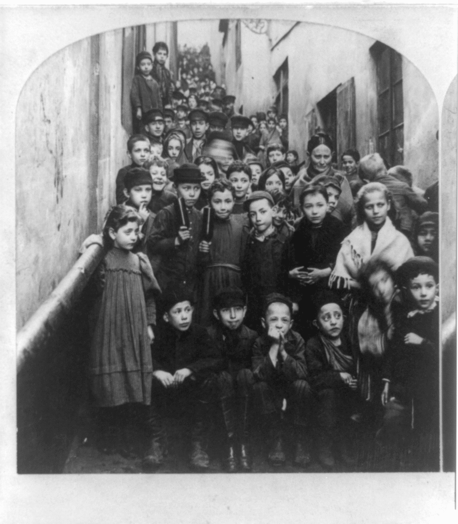 Enfants juifs à Varsovie en 1897 - photo de B.W. Kilburn.