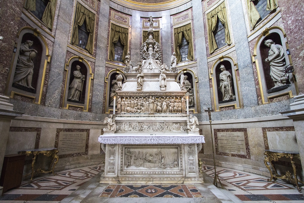 Lire la suite à propos de l’article Surprenante église baroque de San Domenico à Bologne