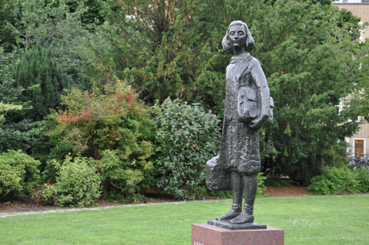 Statue d'Anne Frank au Pays-Bas - © Gus Maussen