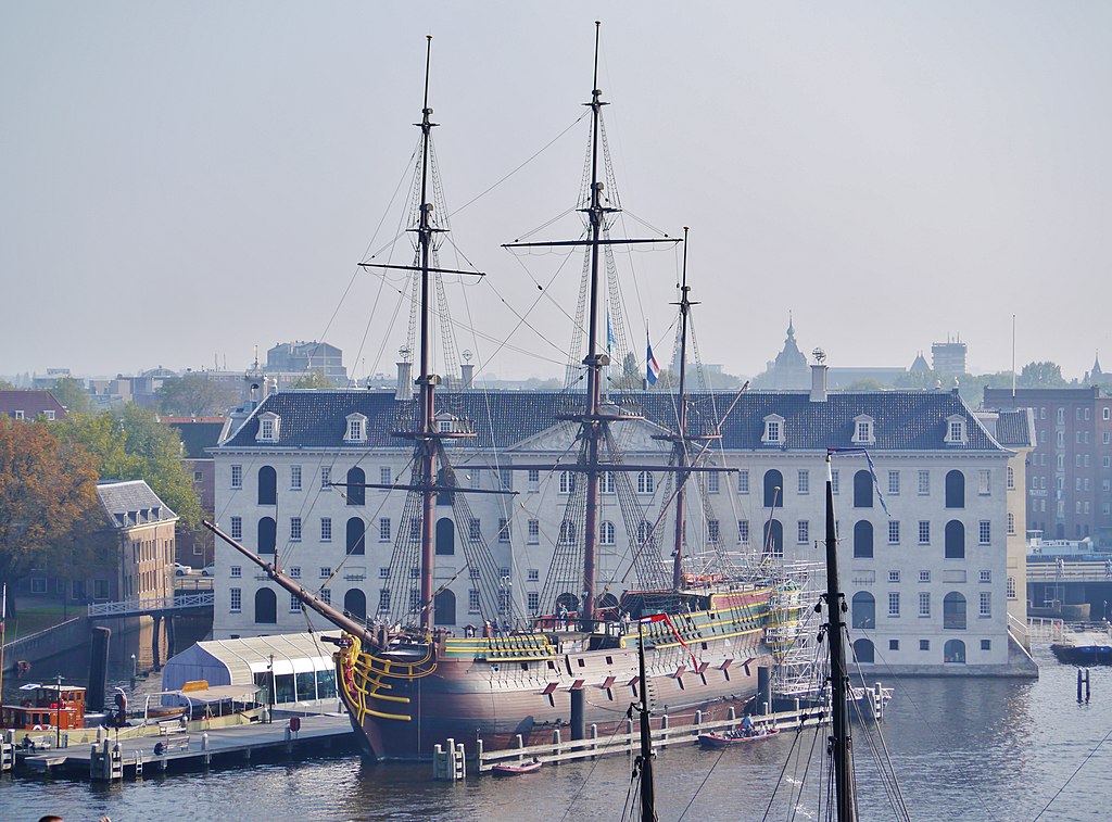 Musée de la marine vue depuis le musée des sciences Nemo à Amsterdam - Photo de Zairon