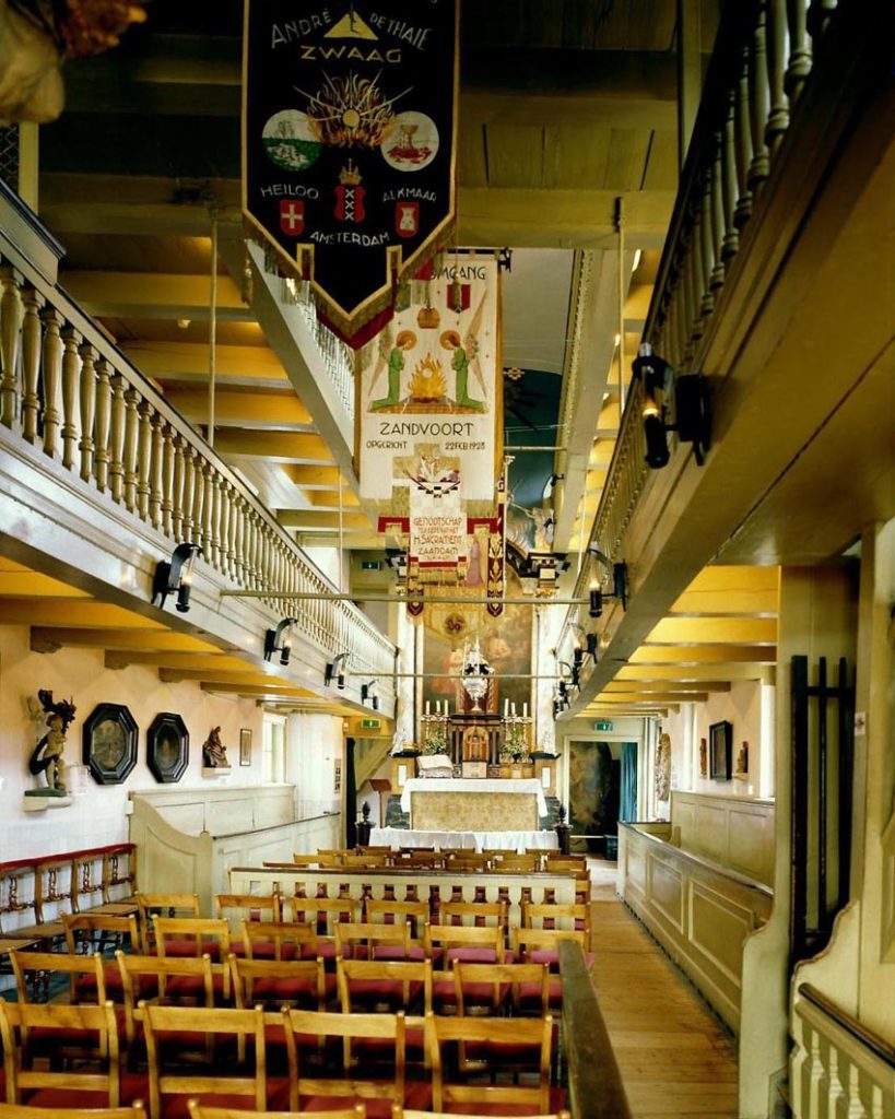 L'église catholique d'Amstelkring ou l'église cachée dans le quartier rouge d'Amsterdam.