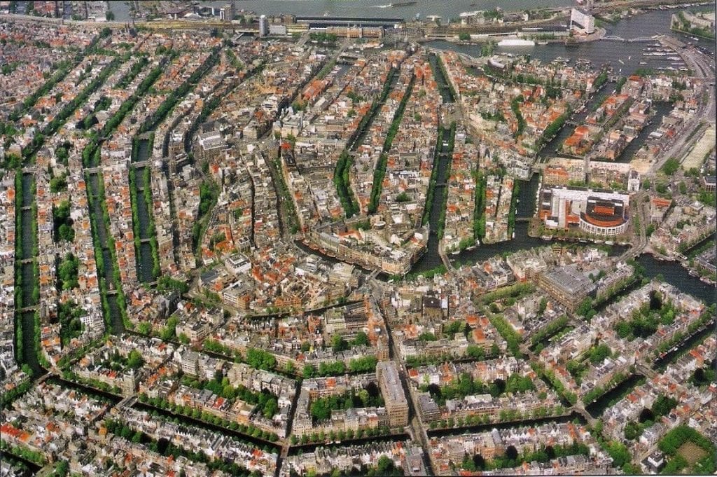 Vue aérienne d'Amsterdam et de ses quartiers - Photo de Swimmerguy269 - Licence CCBYSA 3.0