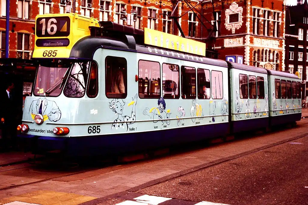 > Tram un peu old school à Amsterdam - Photo de Janderk1968
