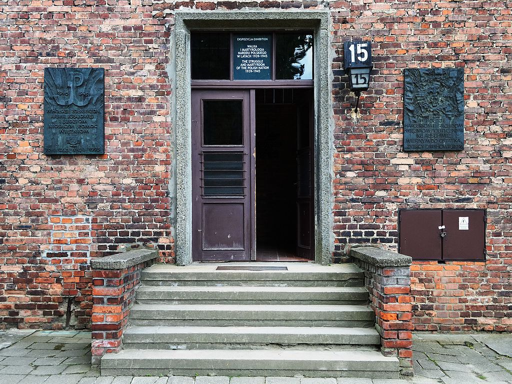 Dans le musée d'Auschwitz, bloc 15 - Photo de Scotch Mist