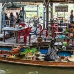 Marchés flottants près de Bangkok en Thaïlande