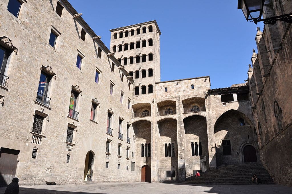 Plaça del Rei dans le centre historique du Gotico à Barcelone - Photo de Catalan Art Architecture Gallery Josep Bracons