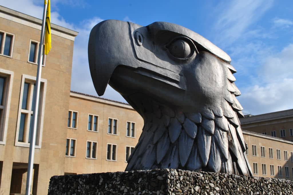 Aéroport de Berlin - Tempelhof et sa tête d'aigle - Photo de Marek Mroz - Licence ccby 4.0