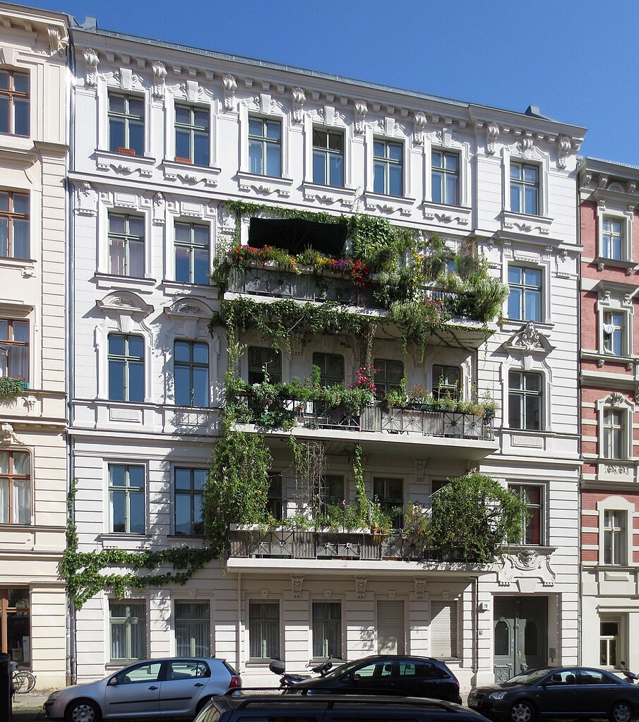 Belles façades fleuries du quartier de Kreuzberg à Berlin.