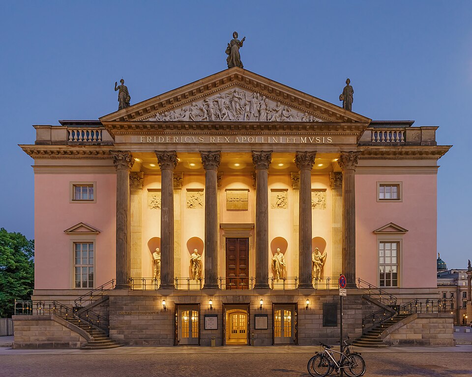 Opera de Berlin : Staatsoper Unter den Linden. Photo A.Savin / Wikipedia.