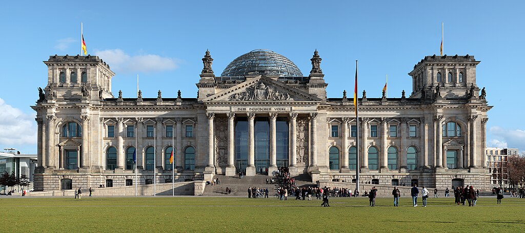 Façade du Reichstag, le parlement allemand à Berlin – Photo de MField, Matthew Field
