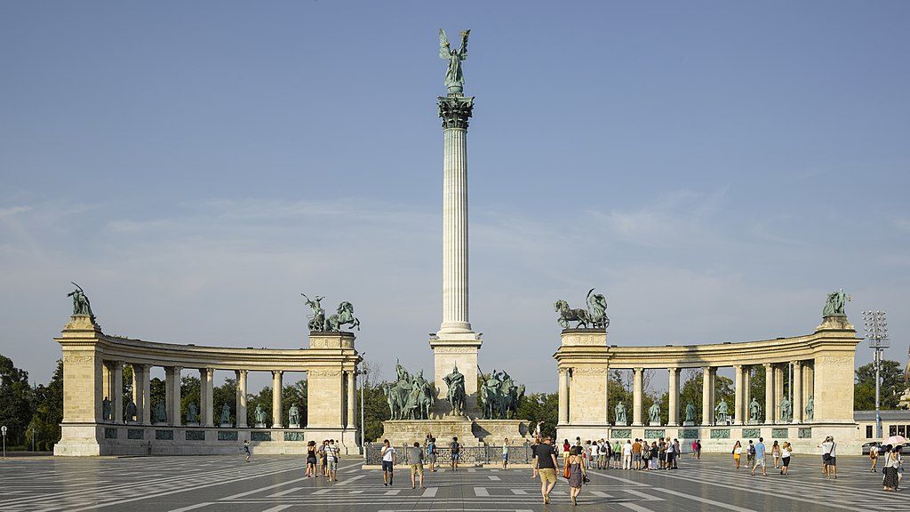 Place des héros de Budapest dans le quartier de Varosliget - Photo d'Andrew Shiva Wikipedia CC BY-SA 4.0