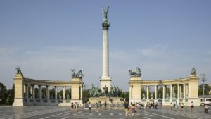 Place des héros à Budapest : Sur les traces des Magyars