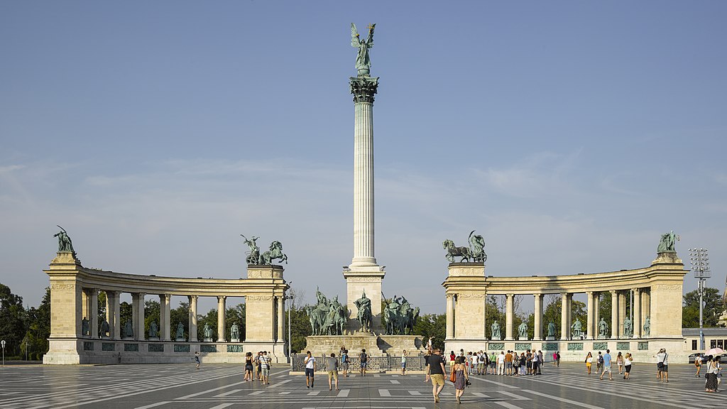 You are currently viewing Place des héros à Budapest : Sur les traces des Magyars