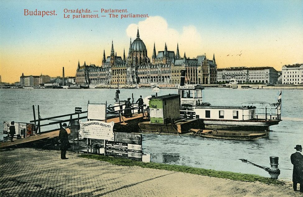 Parlement hongrois à Budapest sur une carte postale en 1907.