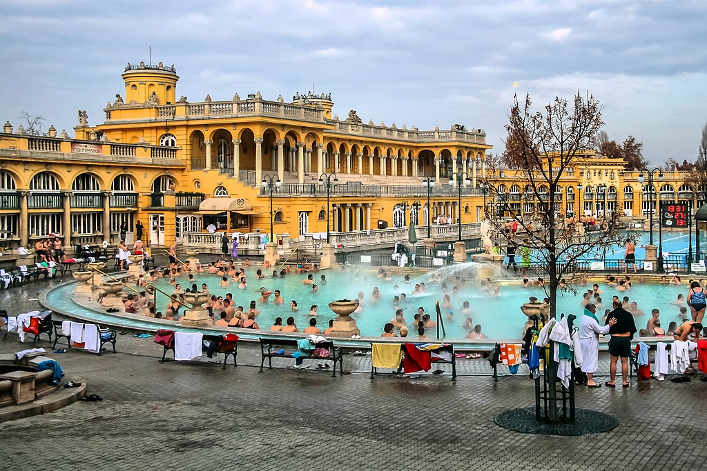 Thermes Széchenyi à Budapest : Etablissement thermal les plus célèbres de la capitale hongroise- Photo de Jorge Franganillo