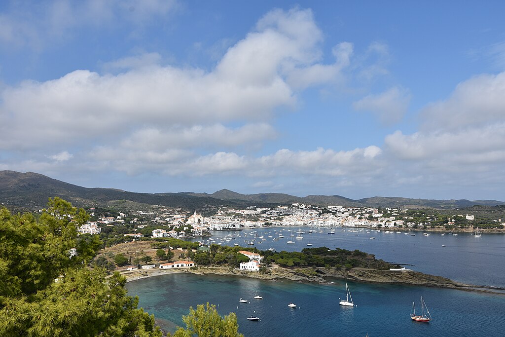 Vue sur Cadaquès en Espagne. Photo de JosepBC - Licence ccbysa 4.0