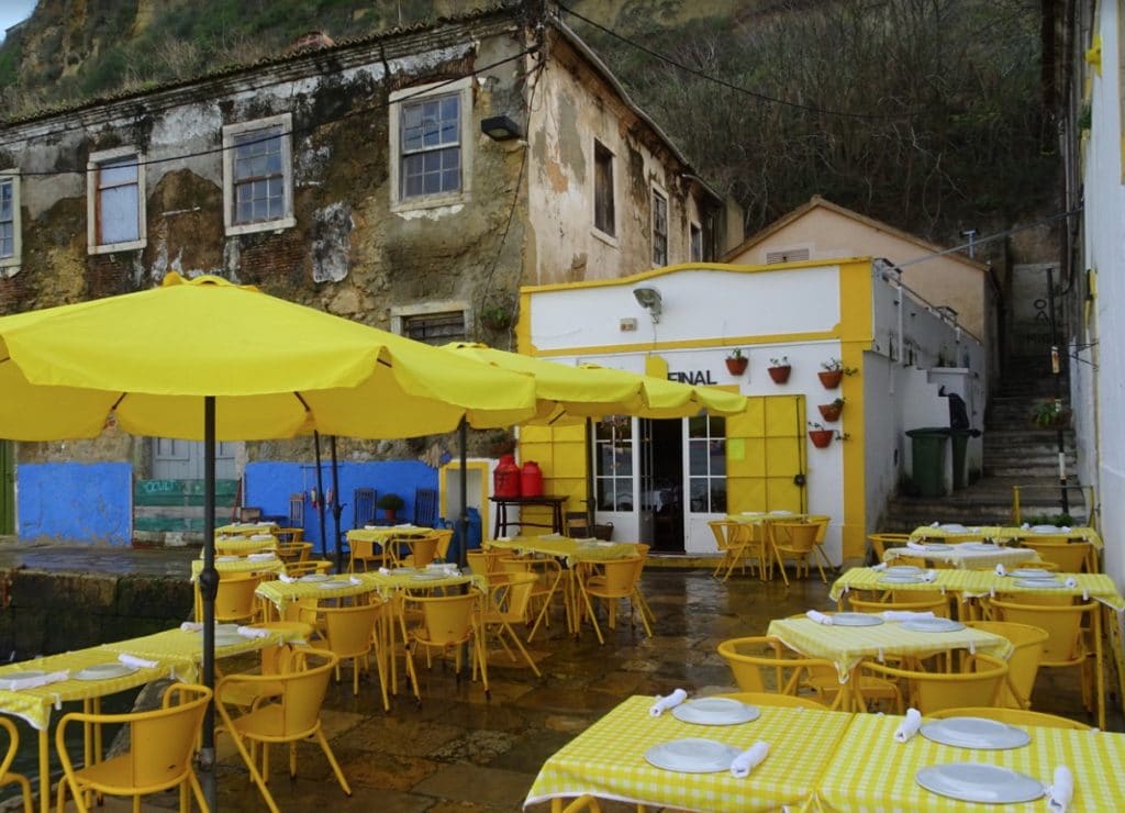 Restaurant Ponto Final à Almada sur la rive sud de Lisbonne toujours au bord de l'eau. Photo M Java