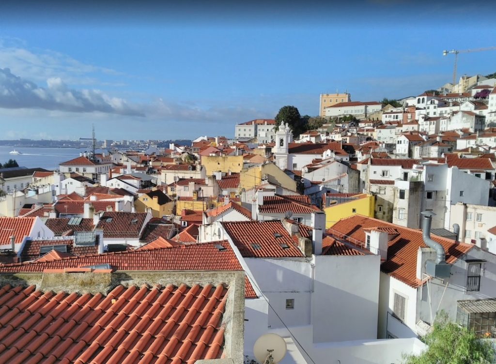 Belvédère de Miradouro de Santo Estêvão à Lisbonne - Photo de Pavel Rodin