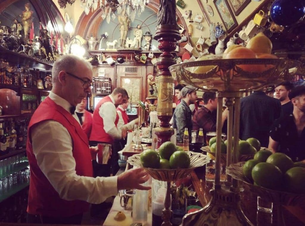 Pavilhão Chinês, bar littéralement d'un autre monde à Lisbonne.