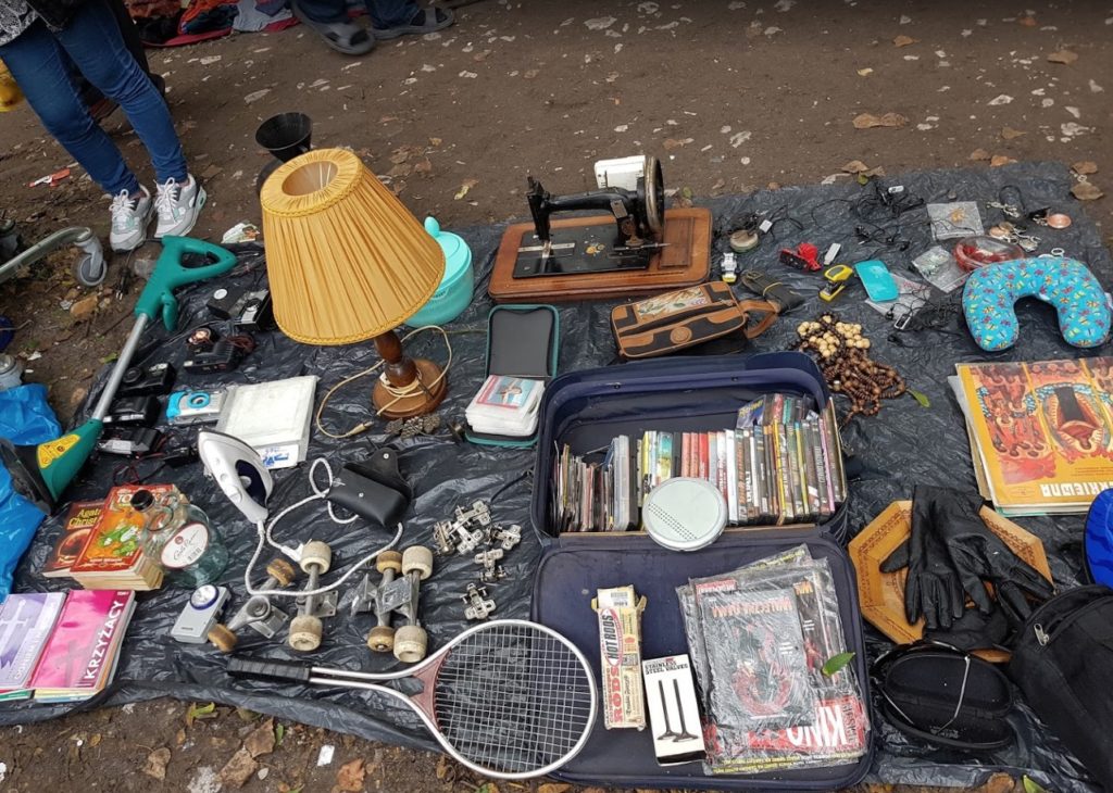 Bazar na Olimpii, marché aux puces old school à Varsovie.