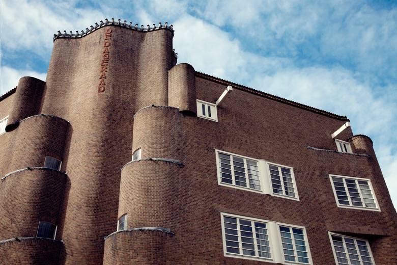 > Dageraad, construction emblématique de l'école d'Amsterdam dans le Pijp au sud d'Amsterdam. Dagerrad, construction emblématique de l'école d'Amsterdam dans le Pijp au sud d'Amsterdam