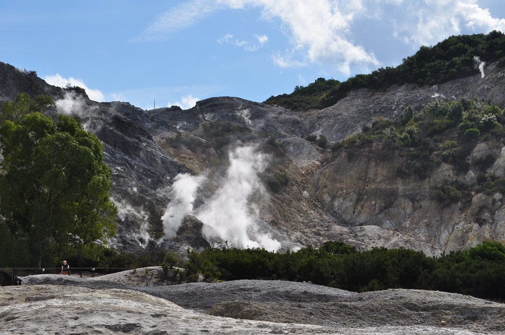 Volcan de la Solfatare (Soufrière) dans le Champs Phlégréens près de Naples - Photo de Bernard Blanc