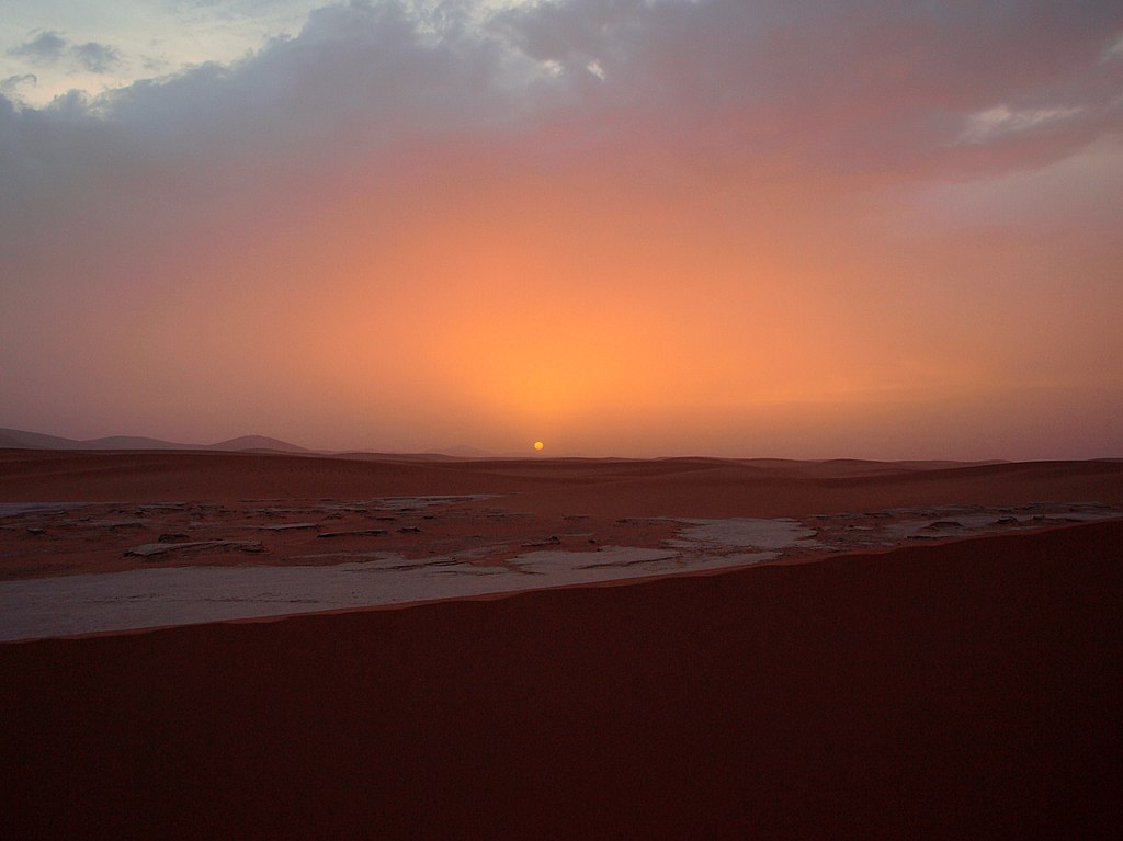 Coucher de soleil dans le Dunes du désert de Chegaga - photo de Angela-Stefanoni - Licence ccby 3.0