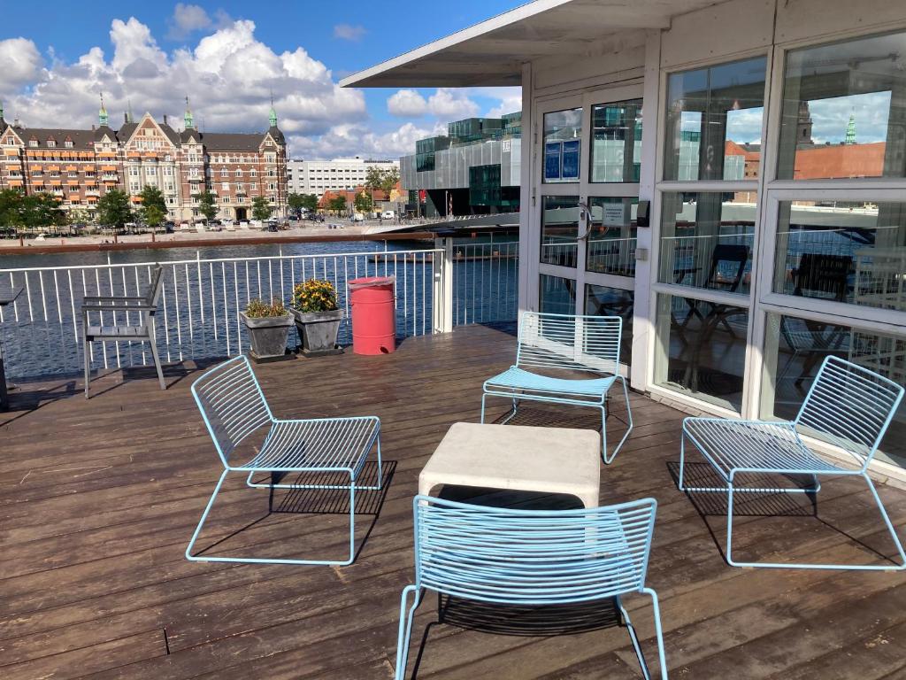 Terrasse de l'Hotel-bateau CPH Living à Copenhague.