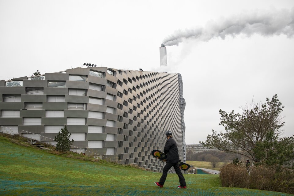 Copenhill à Copenhague : Skier sur le toit d&rsquo;une usine de valorisation énergétique