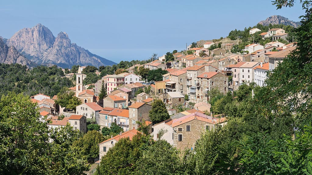 Village d'Evisa en Corse - Photo de Myrabella -Wikimedia Commons -CC-BY-SA 3.0