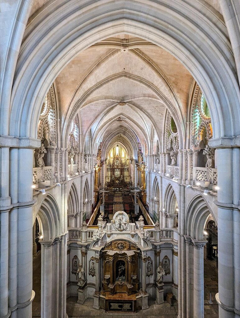 Nef de la cathédrale de Cuenca - Photo de Rodelar - Licence ccbysa 4.0