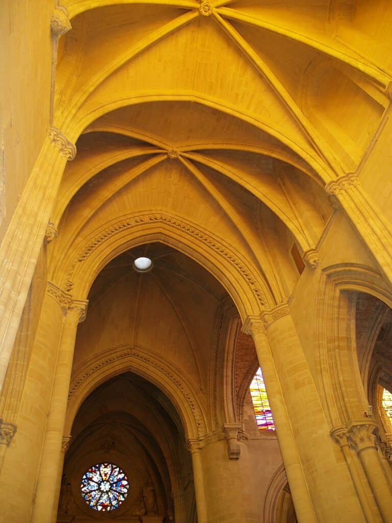 Voute sexpartite dans la cathédrale de Cuenca - Photo de Miguel Hermoso Cuesta - Licence ccbysa 3.0