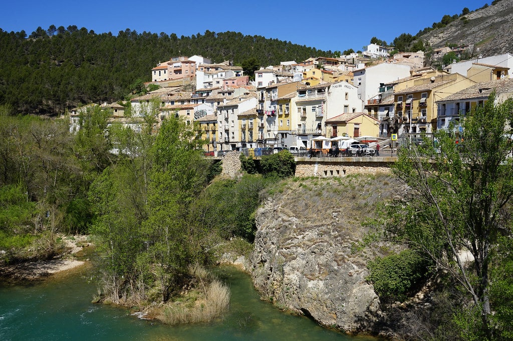 San Anton, l'ancien quartier des potiers de Cuenca derrière la rivière.