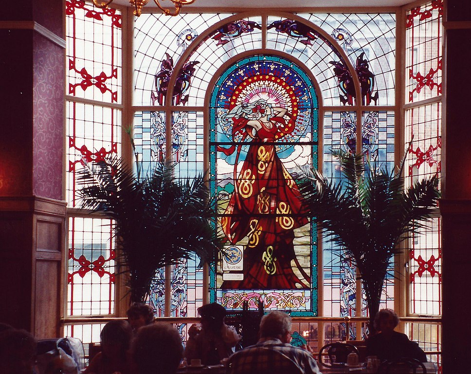 Vitraux du Bewley's Cafe dans le centre de Dublin - Photo de Rodhullandemu