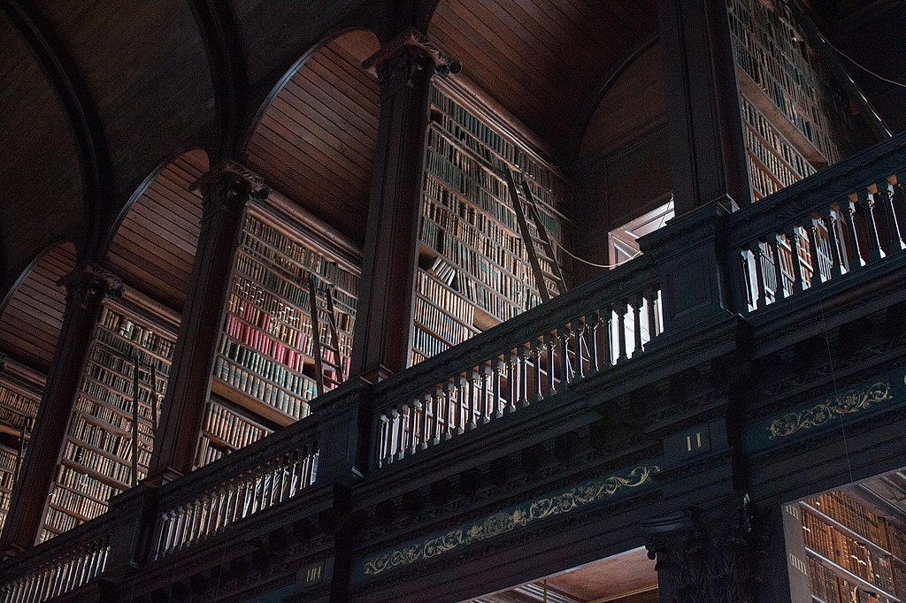 Dans la bibliothèque de l'université du Trinity College à Dublin - Photo d'Addam Hardy