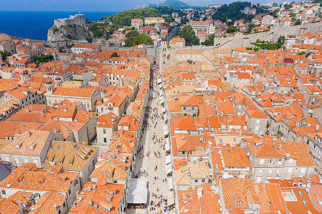 Rue principale de la vieille ville de Dubrovnik - Photo de Dronepicr - Licence ccby 2.0