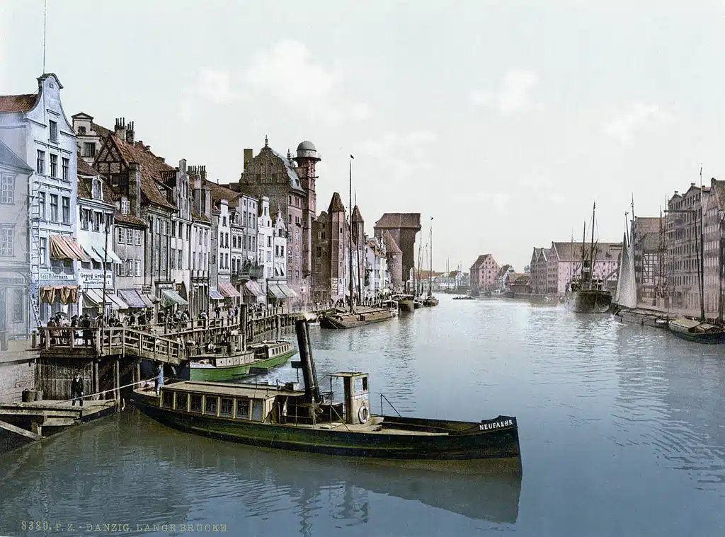 Le fleuve Motlawa avec l'île aux greniers à droite vers 1900.
