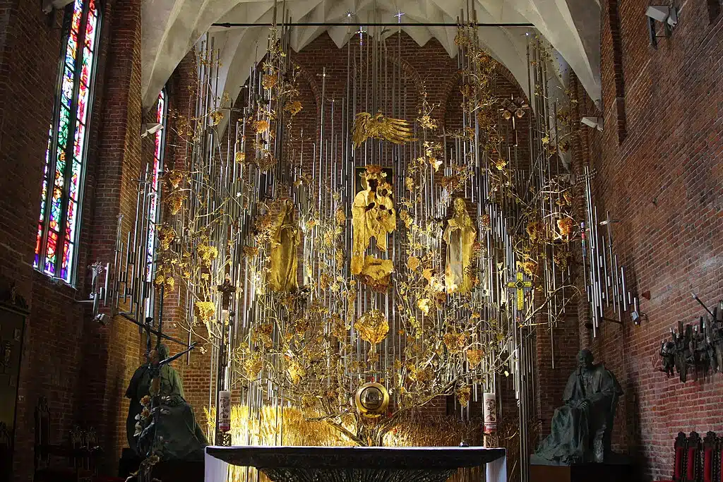 Autel en ambre de l'église Sainte Brigitte à Gdansk - Photo de Fallaner - licence ccbysa 4.0