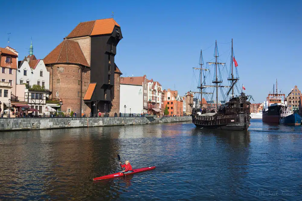 Balade en Kayak à Gdansk devant la grue médievale emblématique de la ville - Photo de Michael Caven - Licence ccby 2.0