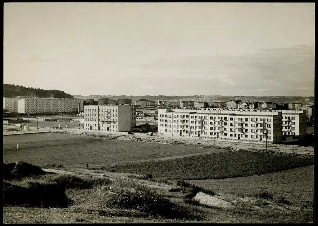 Nouvelle cité d'immeubles à Gdynia (1933) - Photo d'Henryk Poddebski.