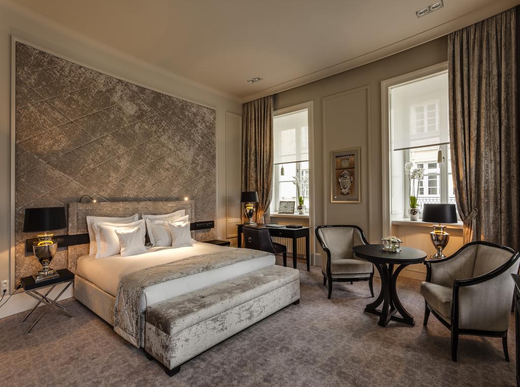 L'élégance d'une chambre de l'Hotel Bellotto à Varsovie.
