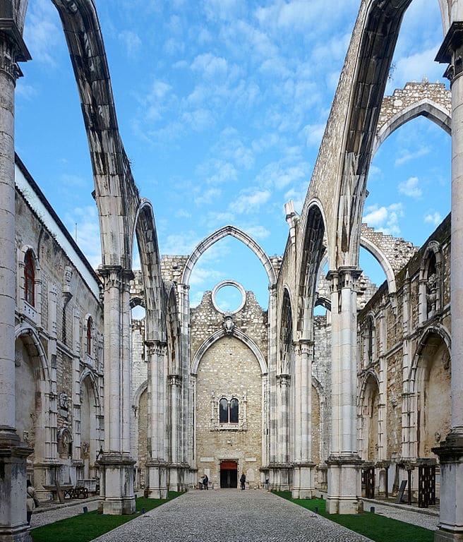 Plafond céleste du Couvent des Carmes à Lisbonne. A la Toussaint 1755, le toit s'est effondré sur les fidèles suite à l'un des tremblement de terre les plus terribles de l'âge moderne.