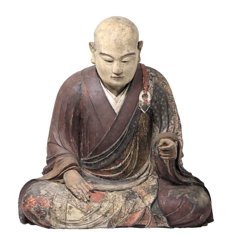 Statue d'un moine, Japon 16e siècle. Dans la collection de musée des Confluences à Lyon. Photo de Rama.