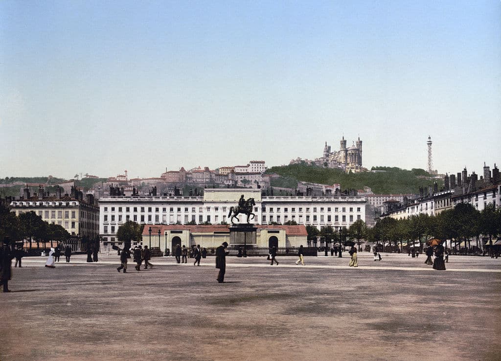 Place Bellecour à Lyon en 1900.