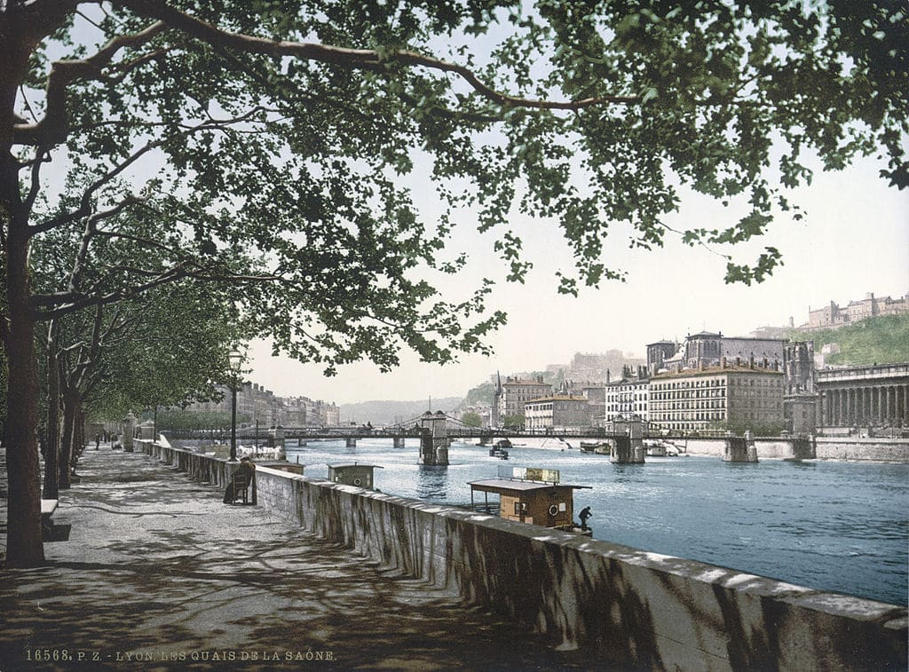 Quai Saint Antoine sur les berges de la Saône à Lyon en 1900.