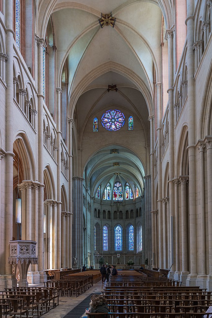 La nef de la Cathédrale de Saint Jean dans le Vieux Lyon - Photo de Jean Christophe Benoist