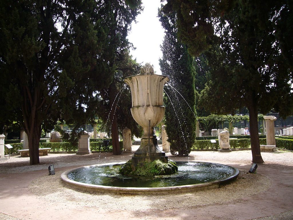 Antiquité : Fontaine au Musée des Thermes de Dioclétien à Rome.