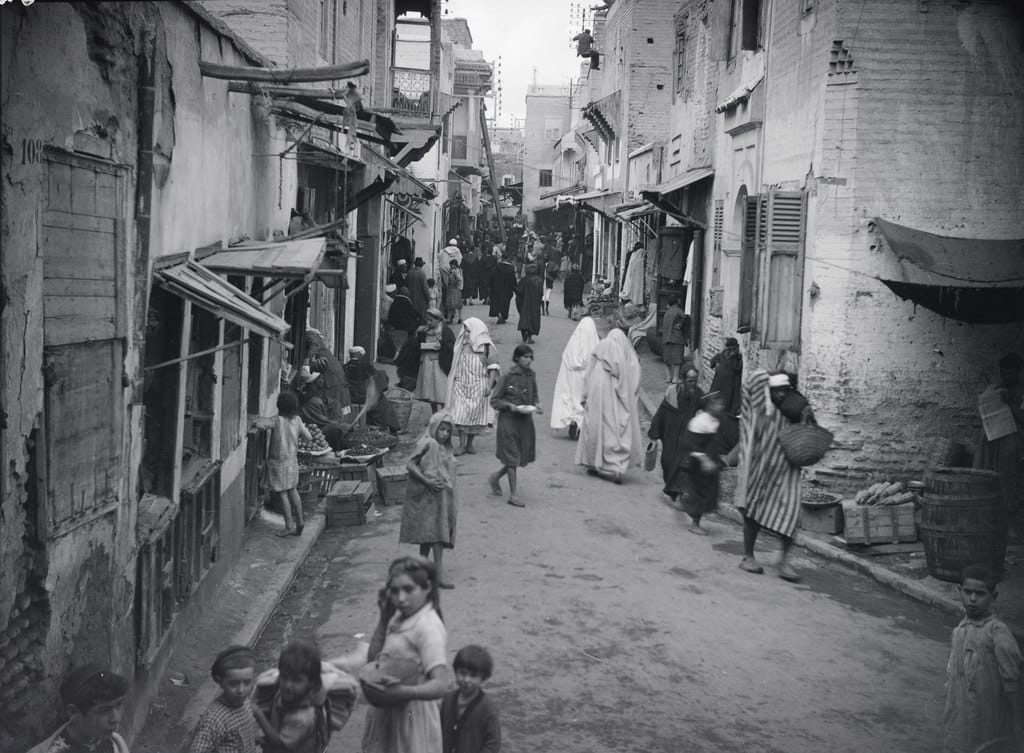 Dans le quartier juif de Marrakech dans les années 1930 - Photo de Walter Mittelholzer