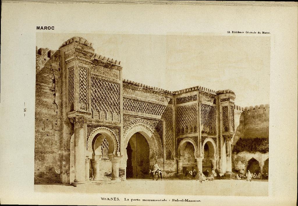 Porte monumentale Bab Mansour à Meknès (1931).