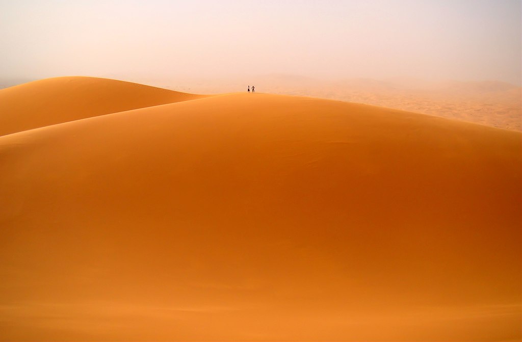 Au sommet de la plus haute dune de Merzouga - Photo de Bjorn Christian Torrissen - licence ccbysa 4.0